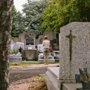 Outre la baisse de fréquence des visites au cimetière, de nombreux rites funéraires ont peu à peu disparu. ©Adrien Fillon / Hans Lucas