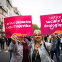 Des militantes lors d'une manifestation contre la vie chère et l'inaction climatique, à Paris, en novembre 2022. © Xose Bouzas / Hans Lucas