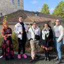 Camille Chuillet et des jeunes de la Mission Locale Arc Charente