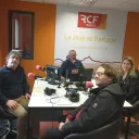 Amandine Bafoil, cadre éducative, Bernard, chargé d'inclusion et Jérôme Cat au micro de Laurent Sciauvau