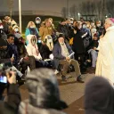 Messe de Noël célébrée près d'un camp de migrants, par Mgr Olivier Leborgne, évêque d'Arras, Calais, le 24/12/2021 ©Jaak Moineau / Hans Lucas