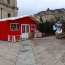 Installation des festivités de Noël sur la place d'Armes de Vitry-le-François