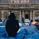 Campement de migrants mineurs isolés devant le conseil d'État à Paris, le 06/12/2022 ©Maxime Gruss / Hans Lucas