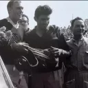 Fernand Tavano (au milieu) à l’arrivée des 24 Heures du Mans en 1960. (Collection Aufauvre) © La vie mancelle et sarthoise 