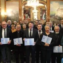 Les représentants d'Alpes-Maritimes Fraternité présentent le calendrier 2023 sur la paix - Photo RCF SCG