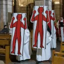 © Corinne SIMON / Hans Lucas. Mercredi rouge : Veillée de prière pour les chrétiens persécutés, organisée par l'Aide à l'Église en détresse (AED) à la Basilique du Sacré-Cœur de Montmartre. Paris, 23 novembre 2022