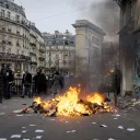 9e journée de mobilisation intersyndicale contre la réforme des retraites. Feu de poubelles, lors de la manifestation. Paris, 23 mars 2023. © Corinne SIMON / Hans Lucas