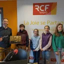 Remi Gandrille et les collégiens de Franc-Rosier dans les studios de RCF Puy-de-Dôme