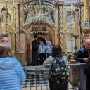 Des fidèles attendent dans le Saint-Sépulcre à Jérusalem ©RCF / Odile Riffaud