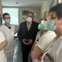 Le ministre de la santé François Braun (au centre), a récemment annoncé le retour possible des soignants non-vaccinés au sein de l'hôpital public © Ministère de la santé