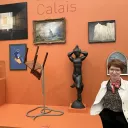 Anne-Claire Laronde, directrice des Musées de Calais  devant le nouveau parcours de la collection Beaux-Arts Crédit RCF Hauts de France Anne Henry