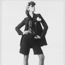 Smoking porté par Danielle Luquet de Saint Germain. Collection haute couture printemps-été 1968. Photographie de Peter Caine © Yves Saint Laurent © Peter Caine (Sydney)
