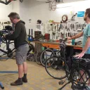 Un atelier d'auto-réparation de vélos avec l'association BaPaV à Brest @ Christophe Pluchon, RCF 2023