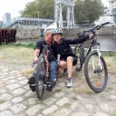 Yann Jondot et sa fille Manon, avec qui il a fait plus de 350 kilomètres en vélo sur le canal de Nantes à Brest. Photo: Y. Jondot