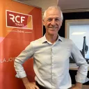 Denis Barbier dans le studio de RCF Isère