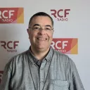 Frère Jean-Etienne Long dans les studios RCF à Clermont-Ferrand