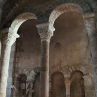 Eglise St Genès de Châteaumeillant - Arcature entre le chœur et une absidiole méridionale