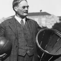 CC Wikipédia - James Naismith, portrait