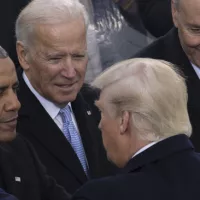 Wikimédia Commons - Donald Trump saluant le président sortant Barack Obama lors de son investiture.