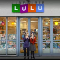 Devant la librairie Lulu à Mornant