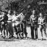 Wiki Commons - Maquisards et officiers du SOE Hautes-Alpes, août 1944