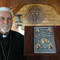 Mgr Petros Mouche, évêque de Mossoul dans sa chapelle à Qaraqosh/ Étienne Pépin