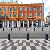 A Nice, Christian Estrosi veut limiter le nombre de touristes pendant les prochaines vacances. Photo SCG