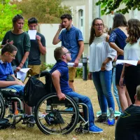 2021 UCO - étudiants dans les jardins de l'université angevine.