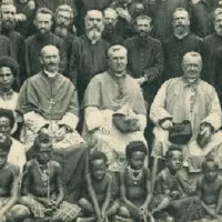 Missionnaires et habitants de l'île Yule vers 1892.