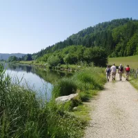 Le Plan d'eau des Lésines dans le Bugey