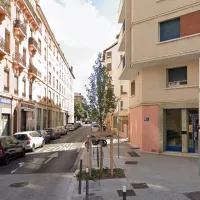 Zone 30 à Villeurbanne, au croisement du Cours Émile Zola et de la rue d'Inkermann - © Google LLC