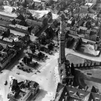 1926 - Vue aérienne du nouvel hôtel de ville, quelques temps après sa construction, Bibliothèque Municipale de Lille