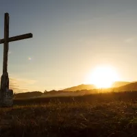 Croix dans le désert ©Photo by CRISTIANO DE ASSUNCAO on Unsplash