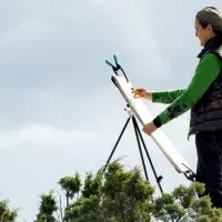 Philippe Chancel - La peintre Fabienne Verdier face à la montagne Sainte-Victoire