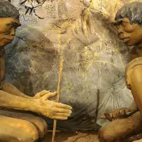 Wikimédia Commons - Production du feu par Homo erectus (diorama du musée national de Montgolie)