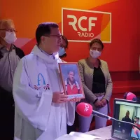 2021 RCF Anjou- Le Père Matthieu Lefrançois lors de la bénédiction du studio Carlo Acutis à Cholet 