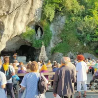 2021 RCF Lyon (Didier Rodriguez) - Veillée de prière des pèlerins de Lyon à la grotte de Massabielle