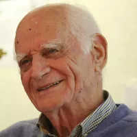 Wikimédia Commons - Michel Serres à la librairie Dialogues à Brest, Finistère, le 30 octobre 2014