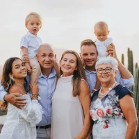 Photo de famille ©Photo by Patrick Jansen on Unsplash