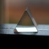 Triangle de verre ©Photo by Rafael Garcin on Unsplash