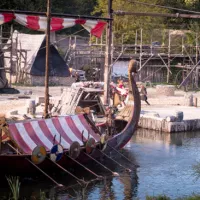 Wikimédia Commons - "Les Vikings", spectacle du Puy du Fou, 2015