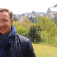 RCF Sarthe - Stéphane Bern présentera "Le Village Préféré des Français" mercredi 30 juin sur France 3
