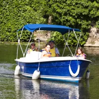 Balade en bateau au fil de l'eau sur la Sarthe © Office du Tourisme de la Vallée de la Sarthe