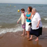 À Cabourg, quelques jours de vacances pour les personnes âgées démunies © Association Les petits frères des pauvres