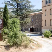 L'entée de l'hôtellerie de la Sainte Baume