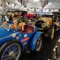  Marie-Pierre Hervet, agent d'accueil du musée de l'automobile de Valençay.