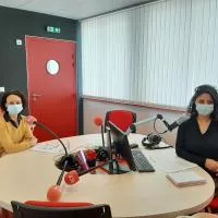 2021 - Julie Rolland - Isabelle Fontaine (à gauche), naturopathe et Nadia Foisil (à droite) dans les studios de RCF Loir-et-Cher.