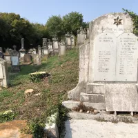 cimetière juif à la sortie du village