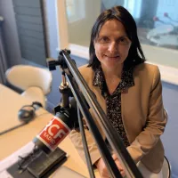 Stéphanie Changarnier dans les studios de RCF