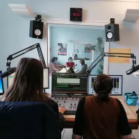 Un atelier radio à RCF en Berry avec des jeunes du collège La Salle de Bourges. © RCF en Berry 